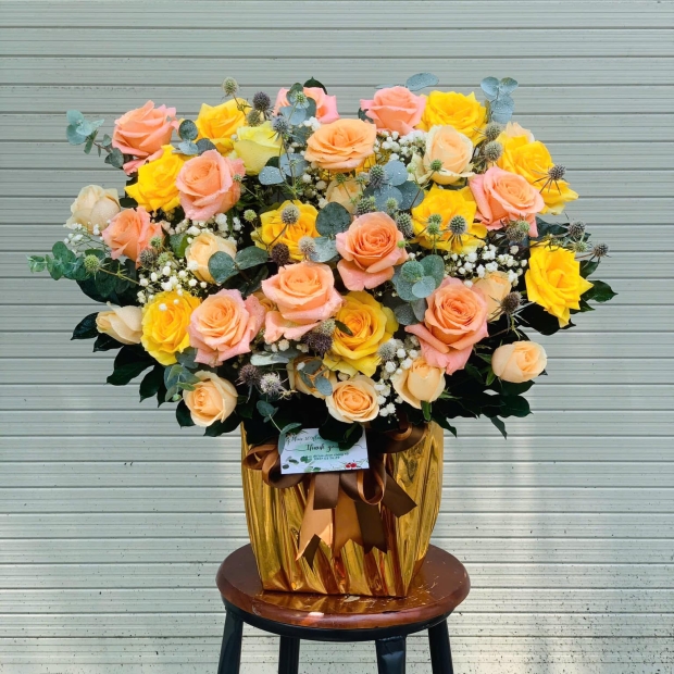 Giỏ hoa hồng cam vàng