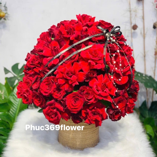 Giỏ hoa hồng tròn rực rỡ 